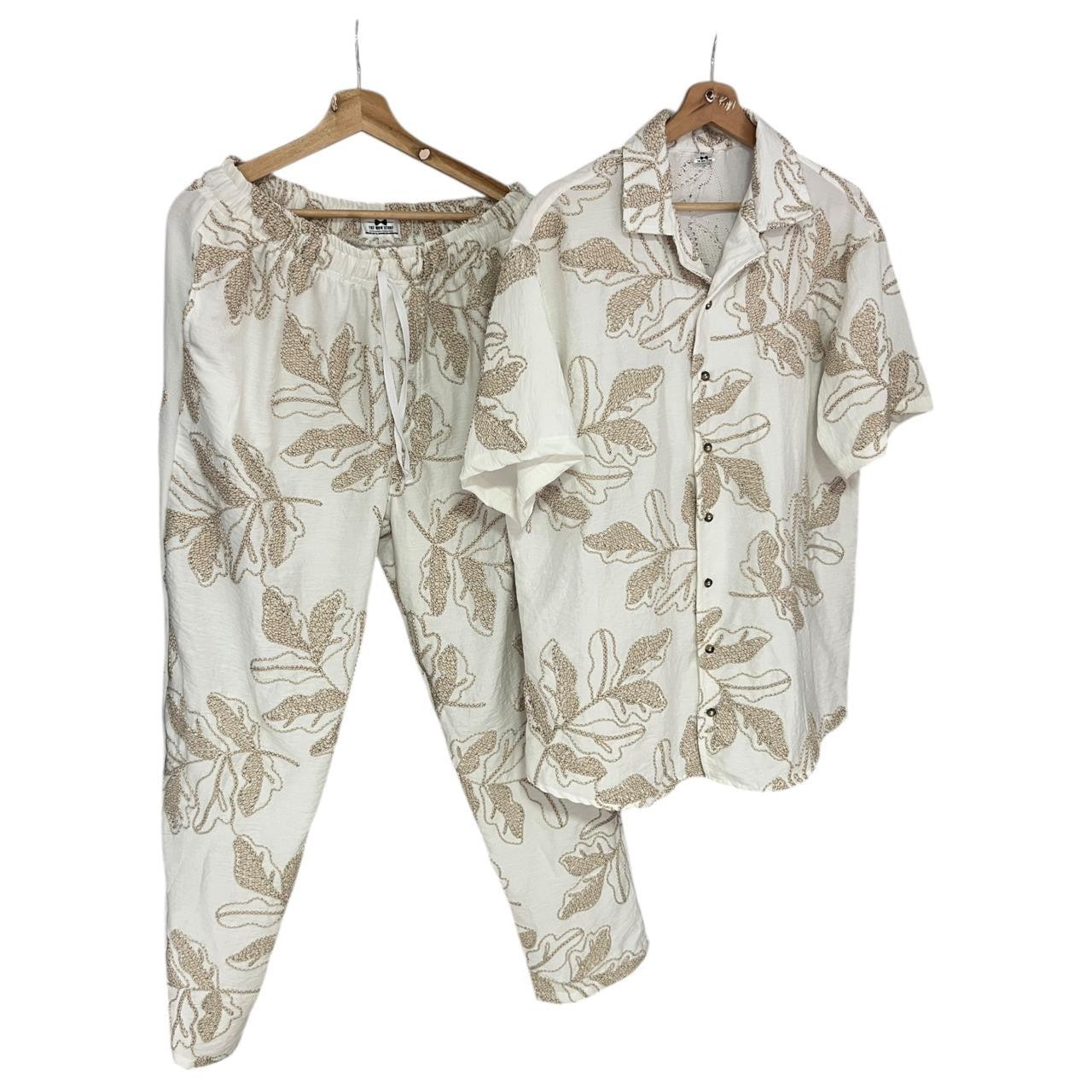 Conjunto Pantalon Camisa Lino bordado Fondo Claro/Cafe