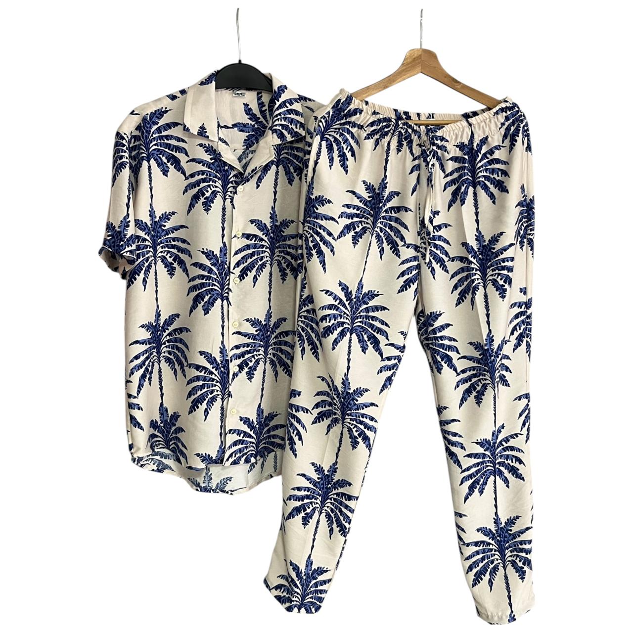 Conjunto Pantalo y Camisa Palma Azul Fondo Crema