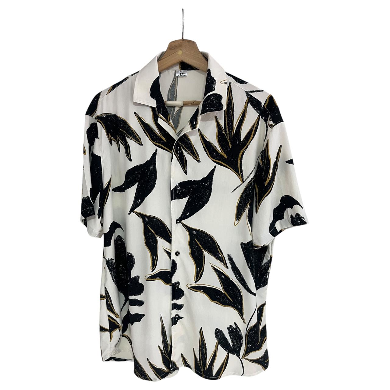 Camisa Floral Negra Fondo Blanco Rayon Regular Fit